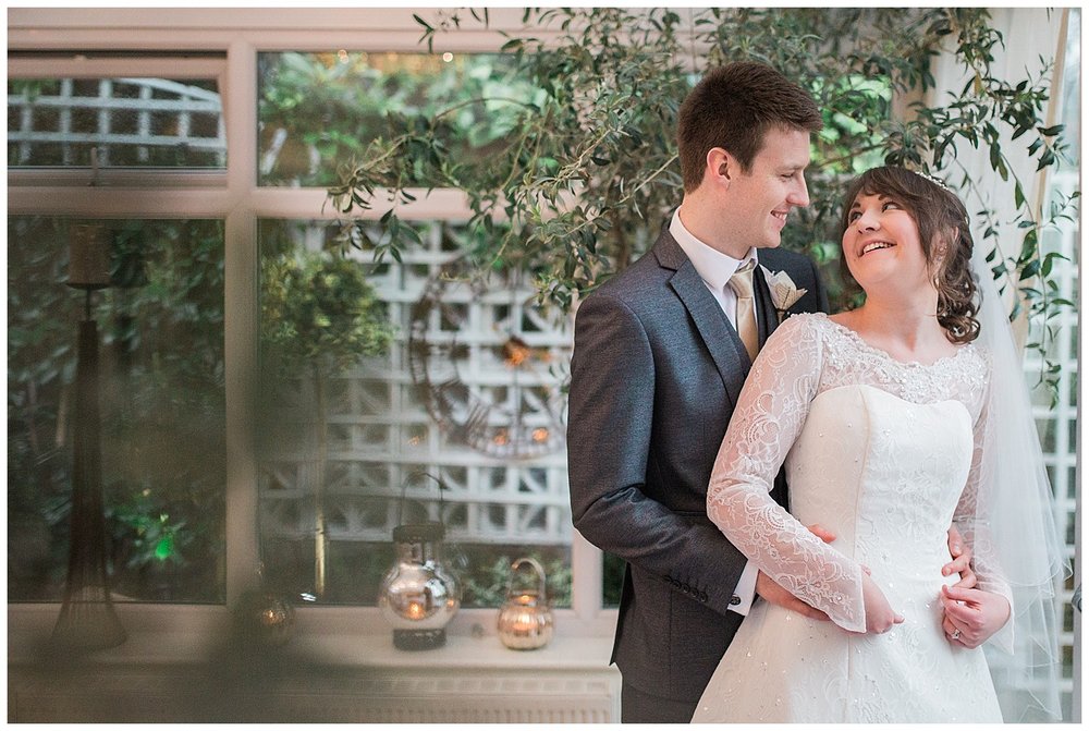  Indoor photography at winter weddings. Some venues are ideal for indoor portraits in wet and cold weather. 