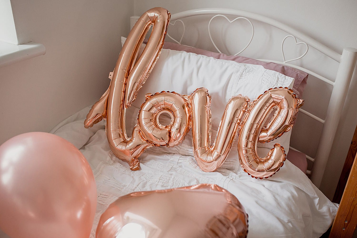 rose gold love balloon