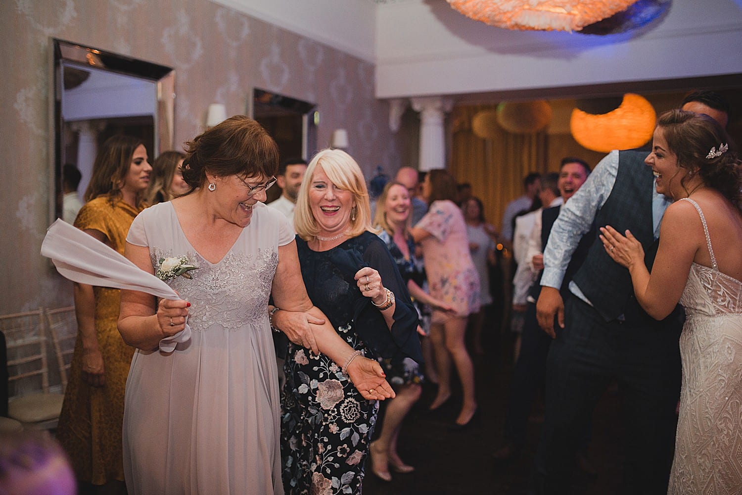 mums dancing at wedding