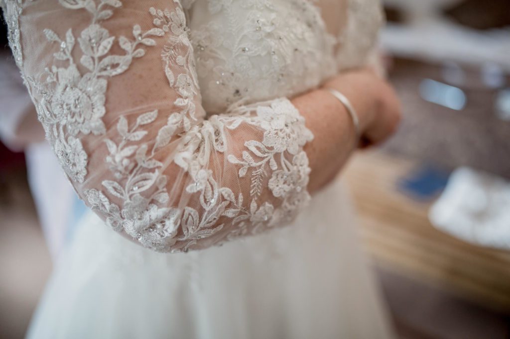 lace sleeves on wedding dress